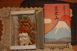②手焼きせんべい富士山